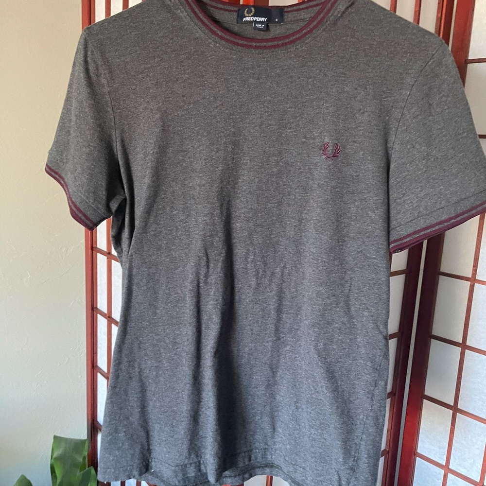 Fred Perry tee shirt